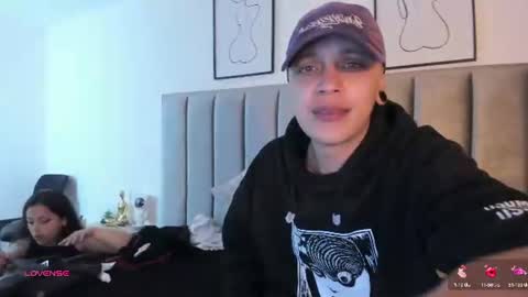 Sara Help me reach 1000 followers online show from June 11, 2:48 pm