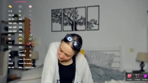 Elis online show from March 25, 8:37 pm