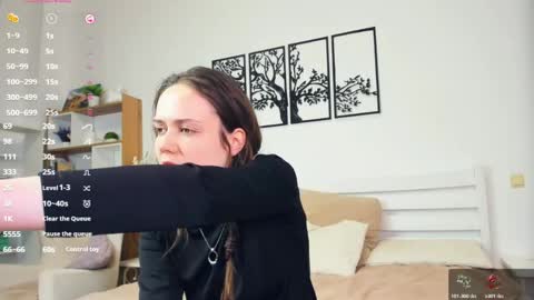 Elis online show from April 12, 8:25 pm