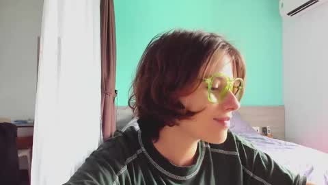 Snapshot of octopussy69x chatting on December 2, 5:26 am Evie online show from December 2, 5:26 am