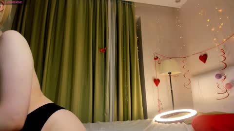 Lynna online show from February 23, 9:16 pm