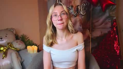 Lynna online show from February 13, 11:06 am