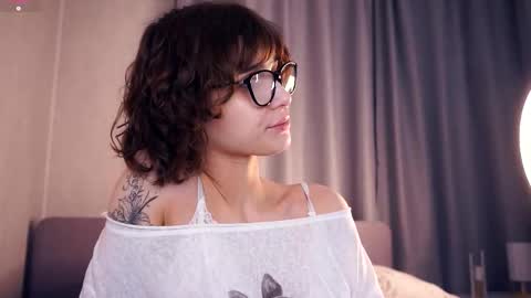 Thea online show from November 12, 7:57 pm