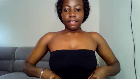 Snapshot of odrienna chatting on March 24, 7:57 am odrie online show from March 24, 7:57 am
