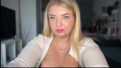 Snapshot of odriolsen chatting on March 26, 9:04 am Odri online show from March 26, 9:04 am