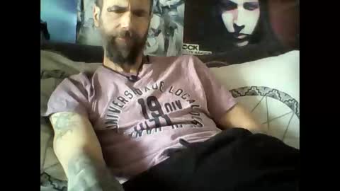 Snapshot of oedipe666 chatting on February 17, 1:29 pm oedipe666cam online show from February 17, 1:29 pm
