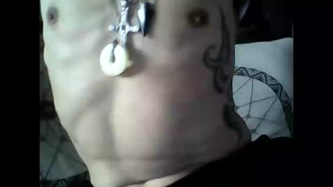 Snapshot of oedipe666 chatting on February 19, 1:07 pm oedipe666cam online show from February 19, 1:07 pm