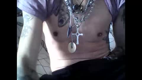 Snapshot of oedipe666 chatting on March 6, 2:46 pm oedipe666cam online show from March 6, 2:46 pm