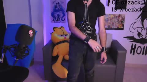 Snapshot of oezack__ chatting on February 15, 1:05 pm Zack online show from February 15, 1:05 pm