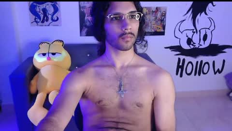 Snapshot of oezack__ chatting on February 25, 8:03 am Zack online show from February 25, 8:03 am