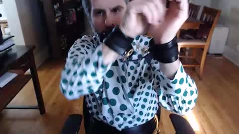 Snapshot of officetest101 chatting on February 18, 6:37 pm officetest101 online show from February 18, 6:37 pm