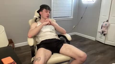 Snapshot of officialtommycash chatting on April 15, 3:24 am Tommy Cash online show from April 15, 3:24 am