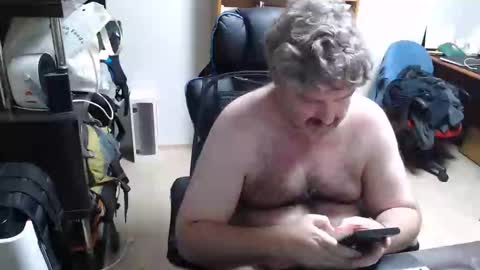 Woman message me men do not make demands and dont ask for pm only ladies. online show from December 14, 6:20 pm