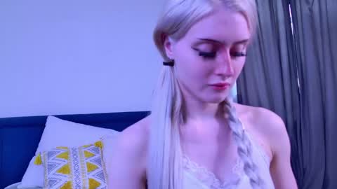 Lily online show from May 21, 1:40 pm