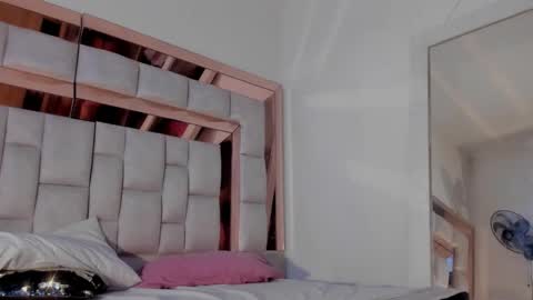 Snapshot of oh_holly chatting on March 19, 3:10 am Holly online show from March 19, 3:10 am