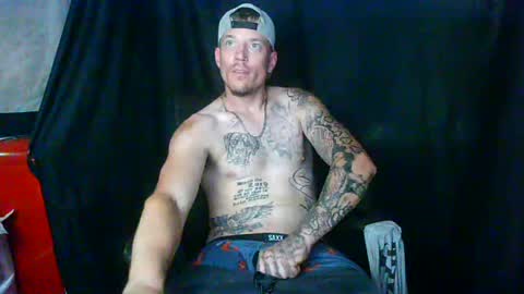 Snapshot of oh_you_know69 chatting on June 19, 3:27 pm who dares toss me some tips lets have fun online show from June 19, 3:27 pm