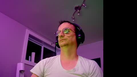 Snapshot of ohbitt chatting on November 13, 4:33 am ohbitt online show from November 13, 4:33 am