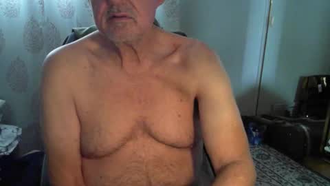 Snapshot of ohfukitsbob chatting on December 15, 5:17 pm ohfukitsbob online show from December 15, 5:17 pm