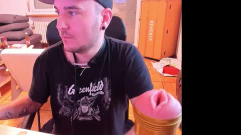 Snapshot of ohihoe92 chatting on September 18, 5:42 am Chris online show from September 18, 5:42 am