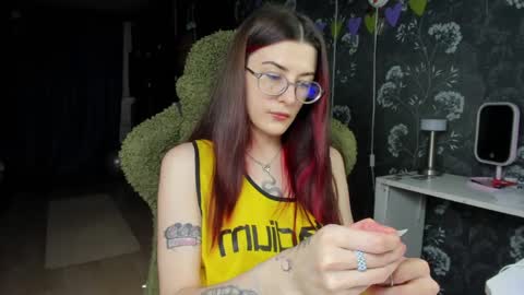 Snapshot of ohmygoddestkimmy chatting on June 8, 10:43 pm Kmmy online show from June 8, 10:43 pm
