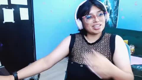 ohmysqueak online show from May 28, 9:34 pm