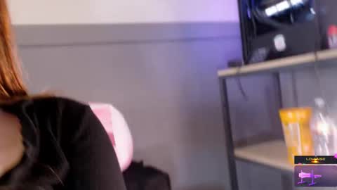 Snapshot of ohmysweetkitty chatting on February 12, 3:51 am Lyz online show from February 12, 3:51 am