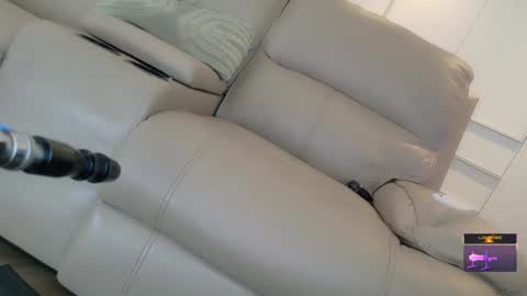 Snapshot of ohmysweetkitty chatting on February 12, 5:52 pm Lyz online show from February 12, 5:52 pm