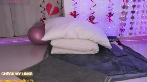 ohyesly_ online show from February 18, 7:52 pm