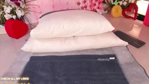 ohyesly_ online show from February 21, 10:05 am