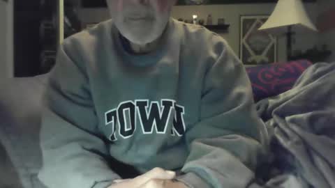 Snapshot of old_bald63 chatting on February 8, 9:23 am old_bald63 online show from February 8, 9:23 am