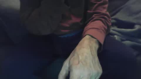 Snapshot of old_bald63 chatting on February 11, 9:25 am old_bald63 online show from February 11, 9:25 am