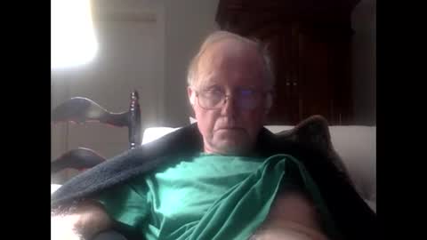 Snapshot of oldasthehills chatting on October 19, 3:18 am oldasthehills online show from October 19, 3:18 am