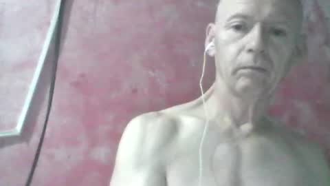 Snapshot of oldbuthorny62 chatting on July 18, 1:10 am oldbuthorny62 online show from July 18, 1:10 am
