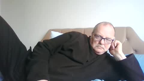 oldfkr69 online show from March 10, 11:53 am