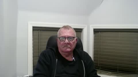 Snapshot of oldguybigd chatting on April 17, 3:31 am oldguybigd online show from April 17, 3:31 am