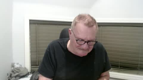 Snapshot of oldguybigd chatting on April 23, 4:35 am oldguybigd online show from April 23, 4:35 am