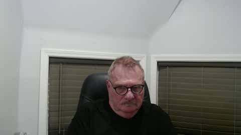 Snapshot of oldguybigd chatting on April 27, 4:21 am oldguybigd online show from April 27, 4:21 am