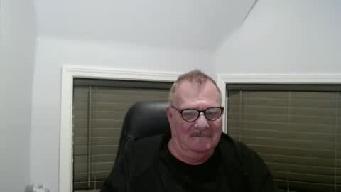 Snapshot of oldguybigd chatting on April 28, 3:11 am oldguybigd online show from April 28, 3:11 am