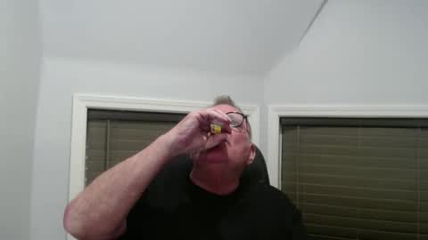 Snapshot of oldguybigd chatting on April 30, 5:14 am oldguybigd online show from April 30, 5:14 am