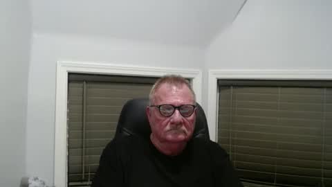 Snapshot of oldguybigd chatting on May 1, 4:50 am oldguybigd online show from May 1, 4:50 am