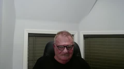 Snapshot of oldguybigd chatting on May 3, 7:25 am oldguybigd online show from May 3, 7:25 am