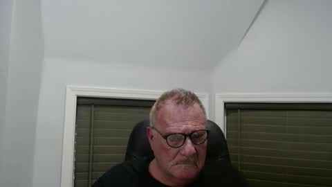 Snapshot of oldguybigd chatting on May 4, 5:03 am oldguybigd online show from May 4, 5:03 am
