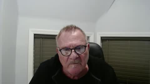 Snapshot of oldguybigd chatting on May 5, 4:09 am oldguybigd online show from May 5, 4:09 am