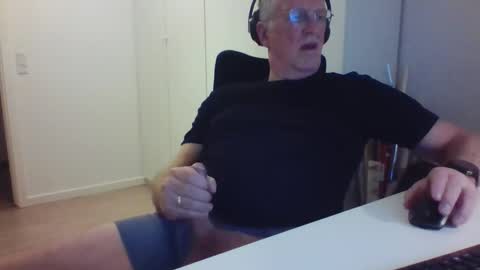 Snapshot of oldth chatting on March 1, 10:21 pm oldth online show from March 1, 10:21 pm