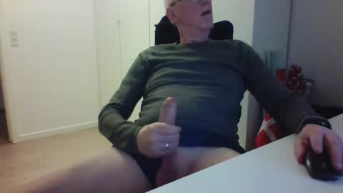 Snapshot of oldth chatting on January 15, 7:57 am oldth online show from January 15, 7:57 am