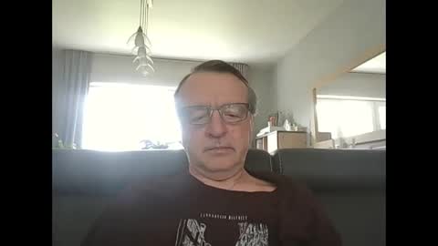 Snapshot of oldtimer160162493 chatting on June 4, 12:55 pm oldtimer160162493 online show from June 4, 12:55 pm