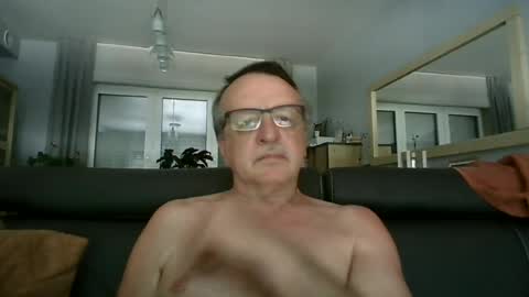 Snapshot of oldtimer160162493 chatting on June 23, 12:03 pm oldtimer160162493 online show from June 23, 12:03 pm