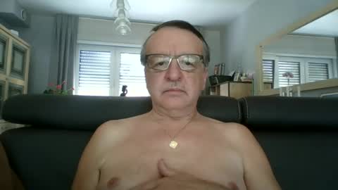 Snapshot of oldtimer160162493 chatting on August 8, 12:29 pm oldtimer160162493 online show from August 8, 12:29 pm