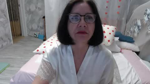 OlgaHottie online show from May 3, 11:33 pm