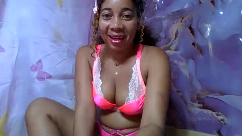 Snapshot of olinaa chatting on June 6, 5:39 pm olinaa online show from June 6, 5:39 pm